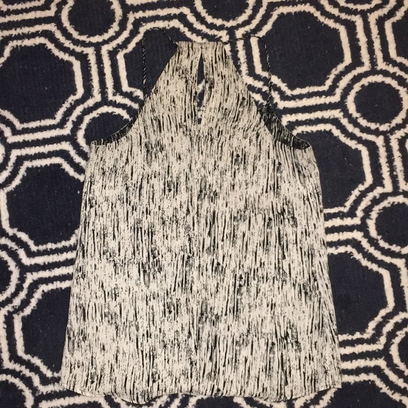 Express - Patterned Reversible Tank - Picture 5 of 8